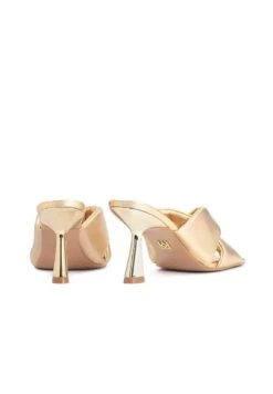 Kazar EOLA-MULES ON A HEEL SHAPED LIKE A HOURGLASS - High Heel Sandalette - Gold -Kazar Schuhe Geschaft 5b6f08da09294985aeb1bae5d9d8dcdd