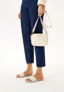 Kazar MATILDA.. - Pantolette Flach - Off White -Kazar Schuhe Geschaft 94fcc72d080e446d9e4e6b4ce34a32f5