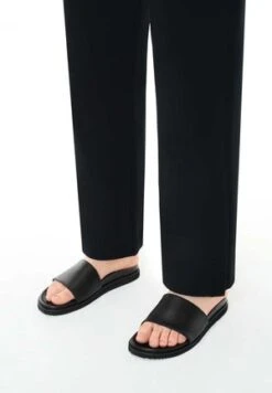 Kazar Studio ALEXANDRE - Pantolette Flach - Black 11 Kazar Studio ALEXANDRE - Pantolette Flach - Black -Kazar Schuhe Geschaft b3e9b2825f63436eb2c7116b1b017c9a