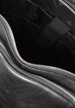 Kazar Tagesrucksack - Black -Kazar Schuhe Geschaft ea0fb8b0e69c45139bc194cc1b74faf3