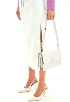 Kazar JONNA - SMALL WITH A FLAP AND TWO STRAPS - Handtasche - Beige -Kazar Schuhe Geschaft f056eb26e3e847d4b19bb9e1362c5a57